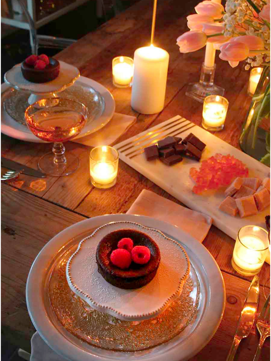 Valentine's Day Table: Candlelit Dinner for Two - Modern Glam
