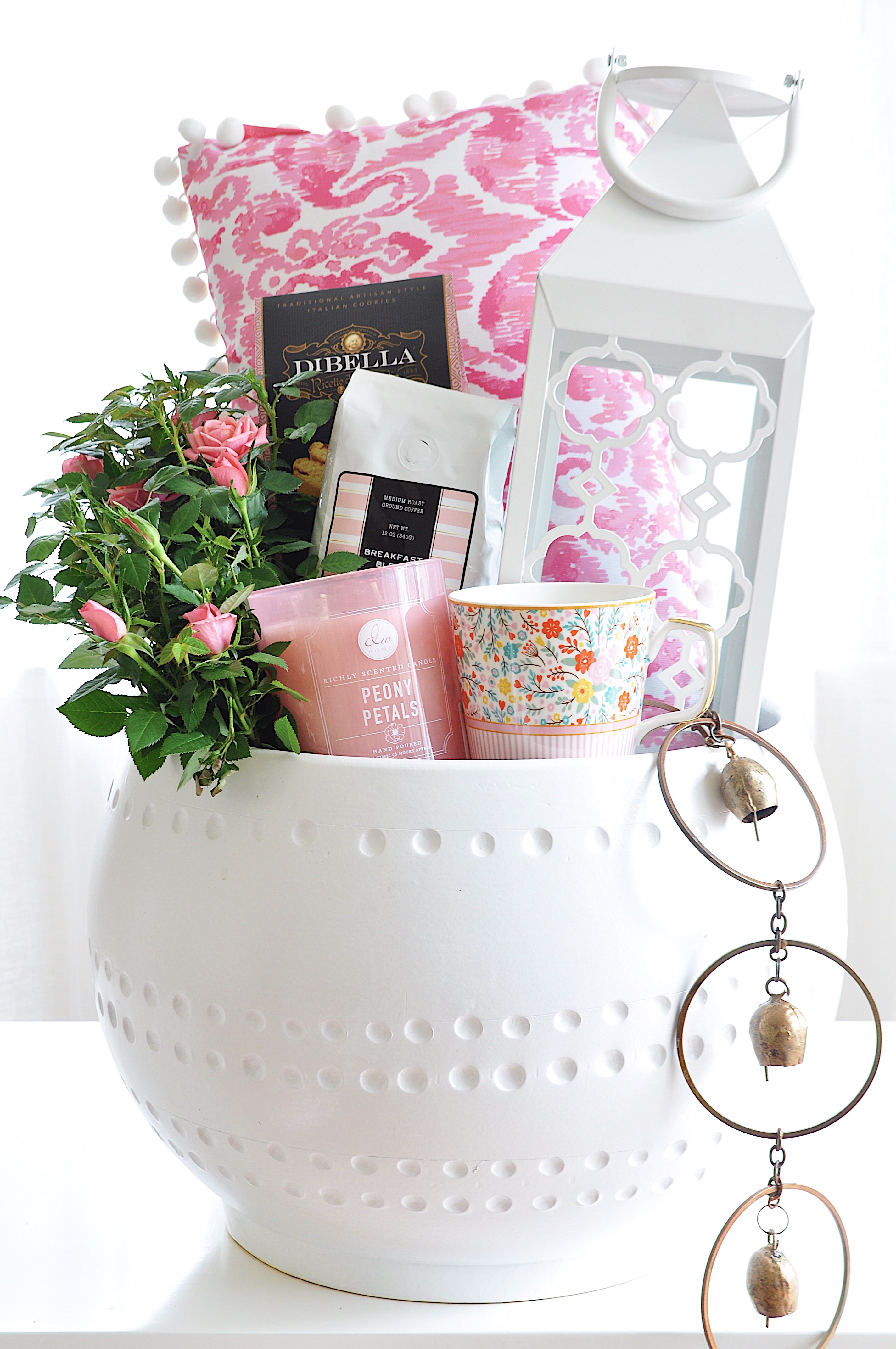 Birthday Gifts for Women, Pink Gift Basket Idea for Mom Sister Best Friends  Coworker with Gift Card Bath Bomb Towel Scented Candle for Bridal Shower  Retirement Unique Friendship Gift Box for 30th
