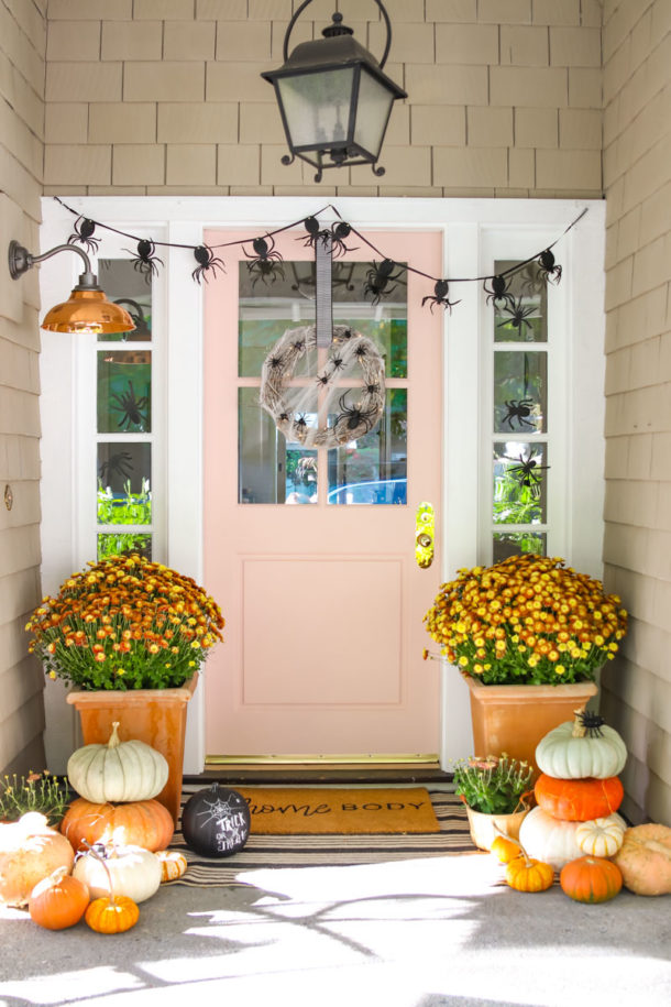 Easy DIY Halloween Wreath with Spiderwebs - Modern Glam