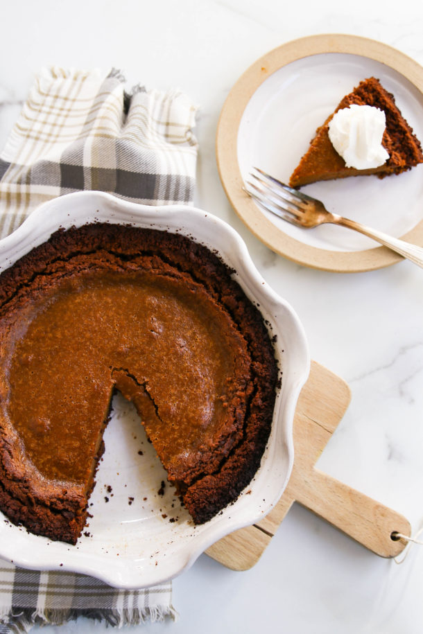 Thanksgiving Pumpkin Pie With Gingersnap Crust - Modern Glam