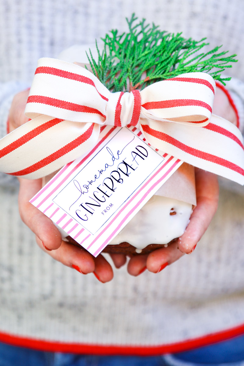 Wrapped Chritmas cake, Christmas gift Stock Photo - Alamy