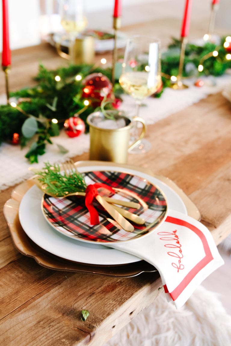 Vintage Modern Christmas Table in White and Red - Modern Glam