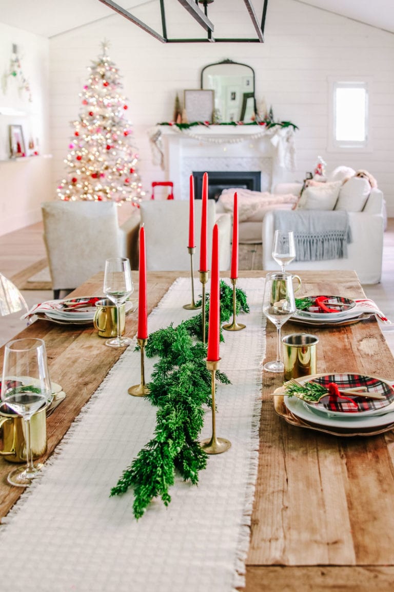 Vintage Modern Christmas Table in White and Red - Modern Glam