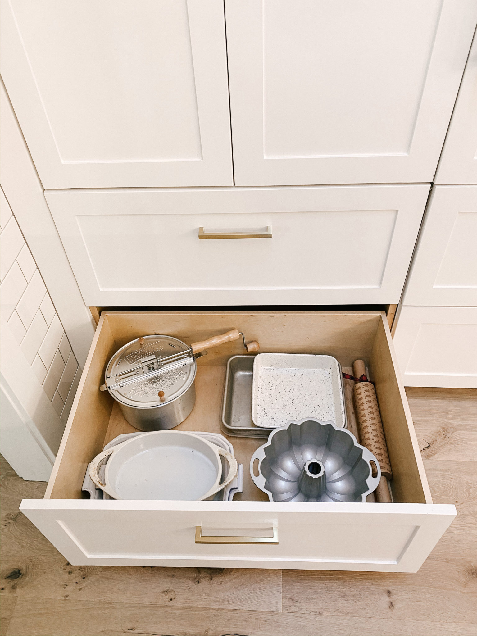 12 Kitchen Cabinet Organization Ideas - How to Organize Kitchen Cabinets