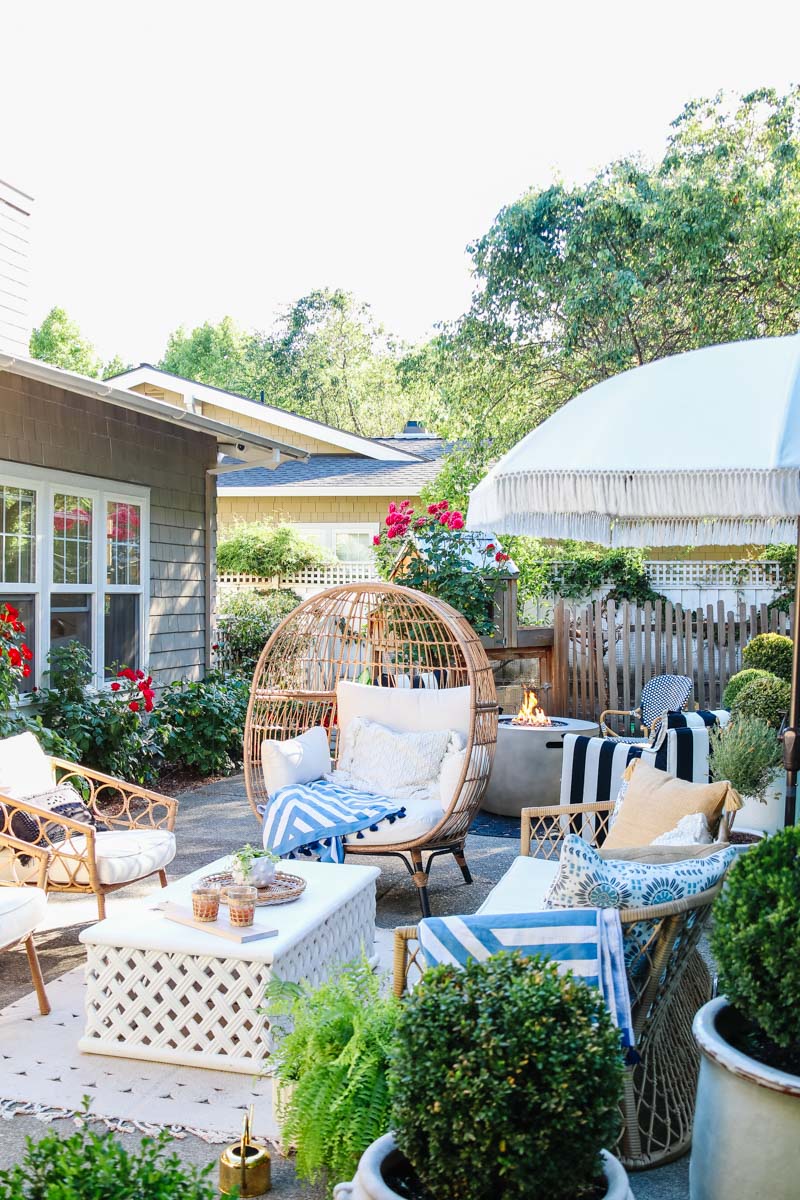 Backyard Outdoor Living Room Tour - Modern Glam