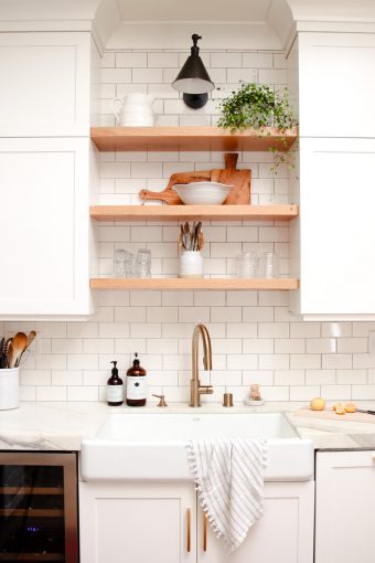 Simple Summer Decorating Ideas for the Kitchen - Modern Glam