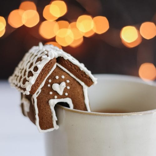 Mini gingerbread house mug toppers recipe
