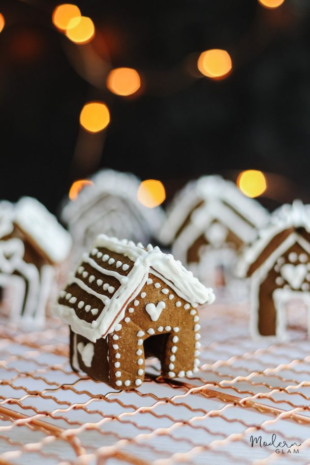 Mini Gingerbread House Mug Toppers - Modern Glam