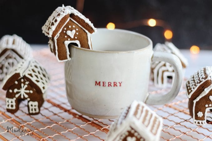 Mini Gingerbread Houses (Mug Toppers!) 
