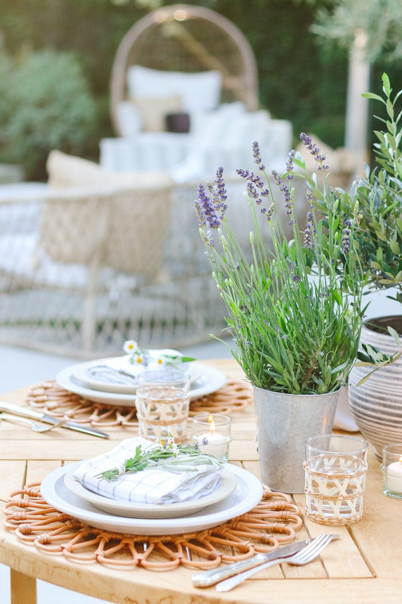 How To Set An Outdoor Table For Summer - Modern Glam