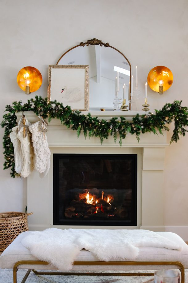 Organic Modern Holiday Mantel With Green Garland - Modern Glam